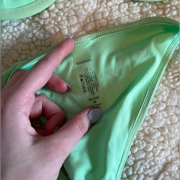 size medium bathing suit - Picture 3 of 4